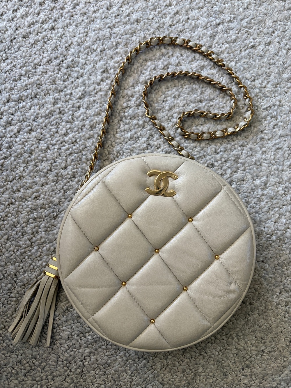 Source Unknown Cream Quilted Round Crossbody with Gold Chain and Tassel Accent